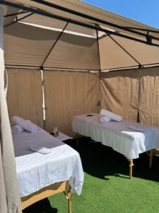 Mobile massage therapist: Ref 09