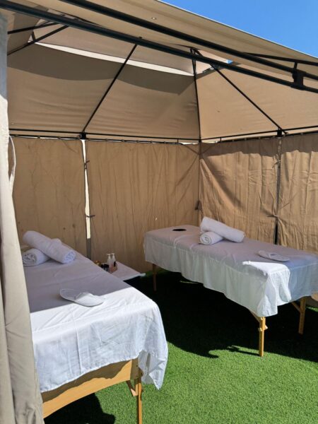 Mobile massage therapist: Ref 09